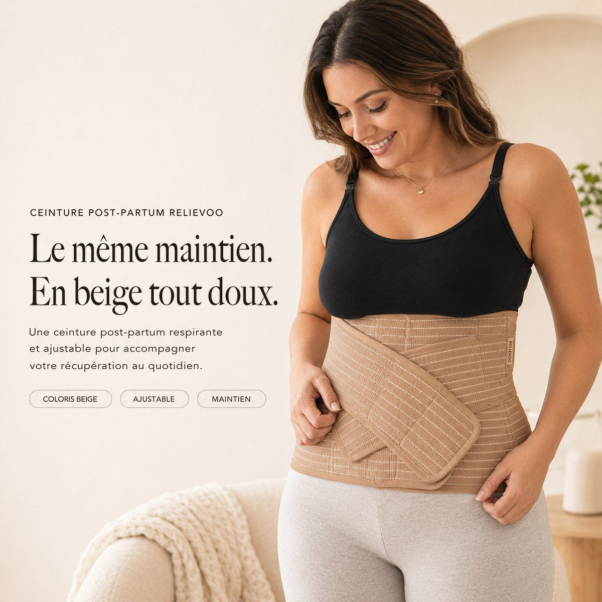 Femme portant la ceinture de maintien post-partum Relievoo en coloris beige
