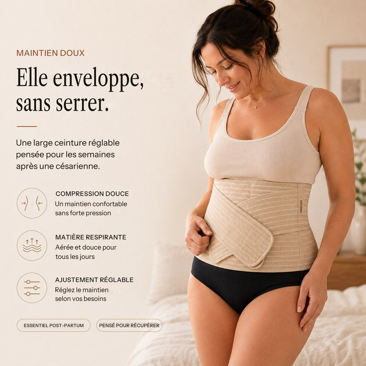 Femme portant la ceinture post-partum Relievoo beige au-dessus d’une cicatrice de césarienne