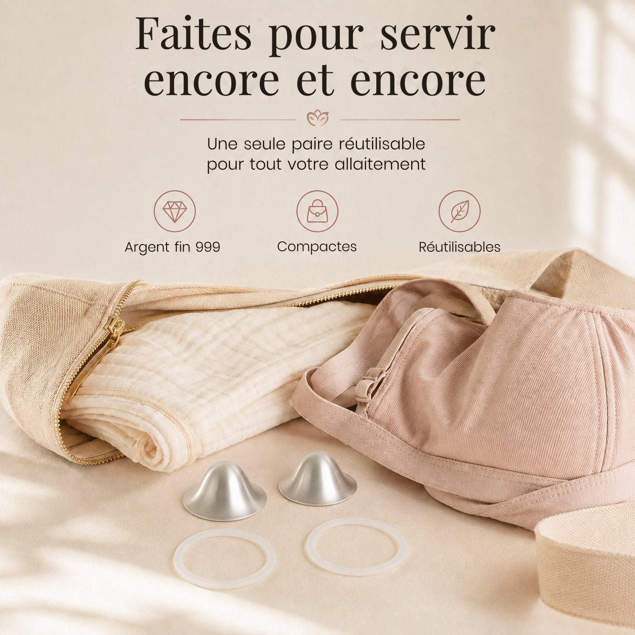 Une seule paire de cupules d’allaitement en argent réutilisable, avec sa pochette de transport