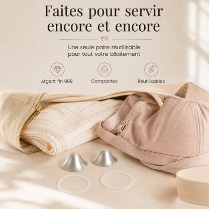 Une seule paire de cupules d’allaitement en argent réutilisable, avec sa pochette de transport